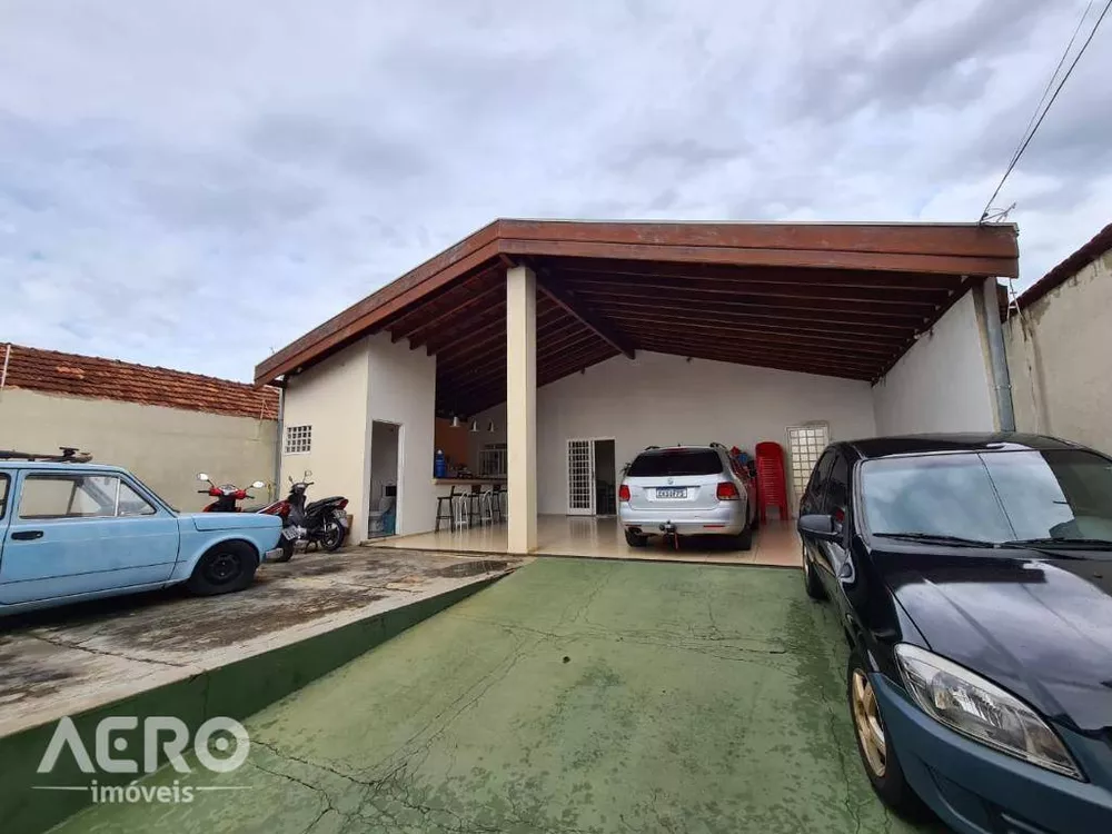 Casa à venda com 3 quartos, 158m² - Foto 2