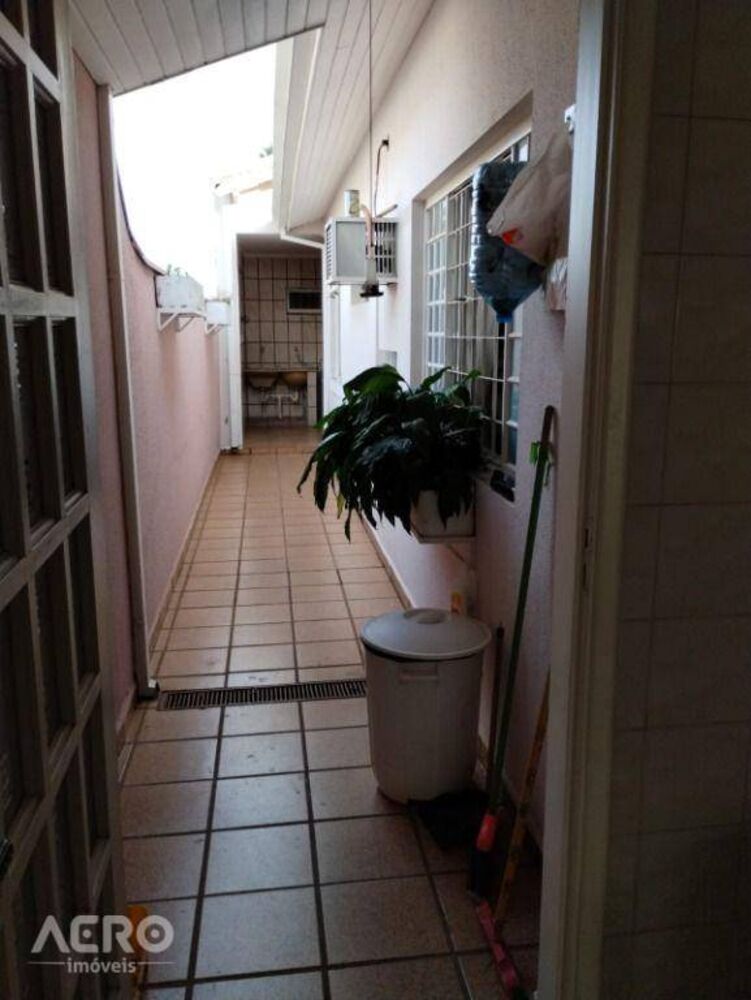Casa à venda com 4 quartos, 213m² - Foto 4