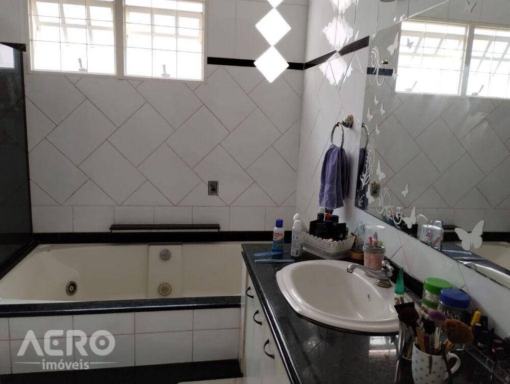 Casa à venda com 4 quartos, 213m² - Foto 8