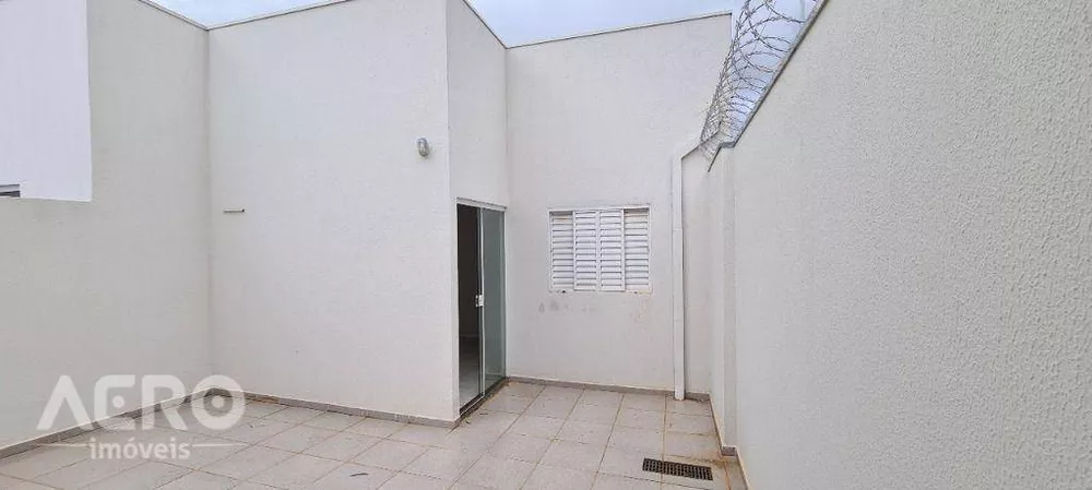 Casa à venda com 2 quartos, 45m² - Foto 2