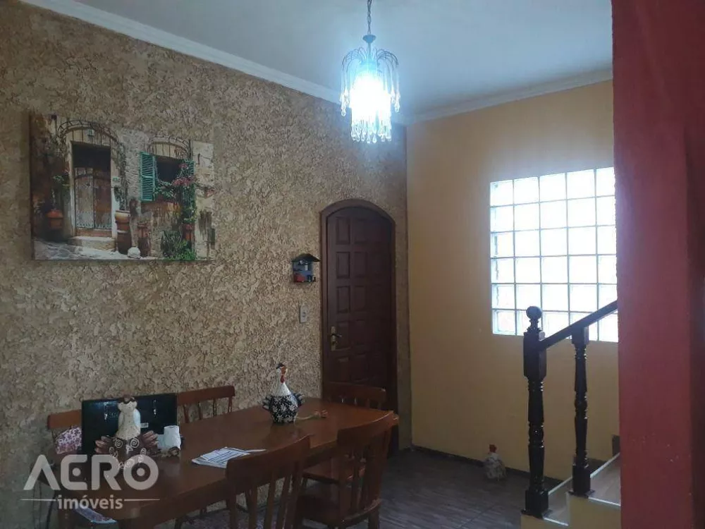 Casa à venda com 3 quartos, 184m² - Foto 4