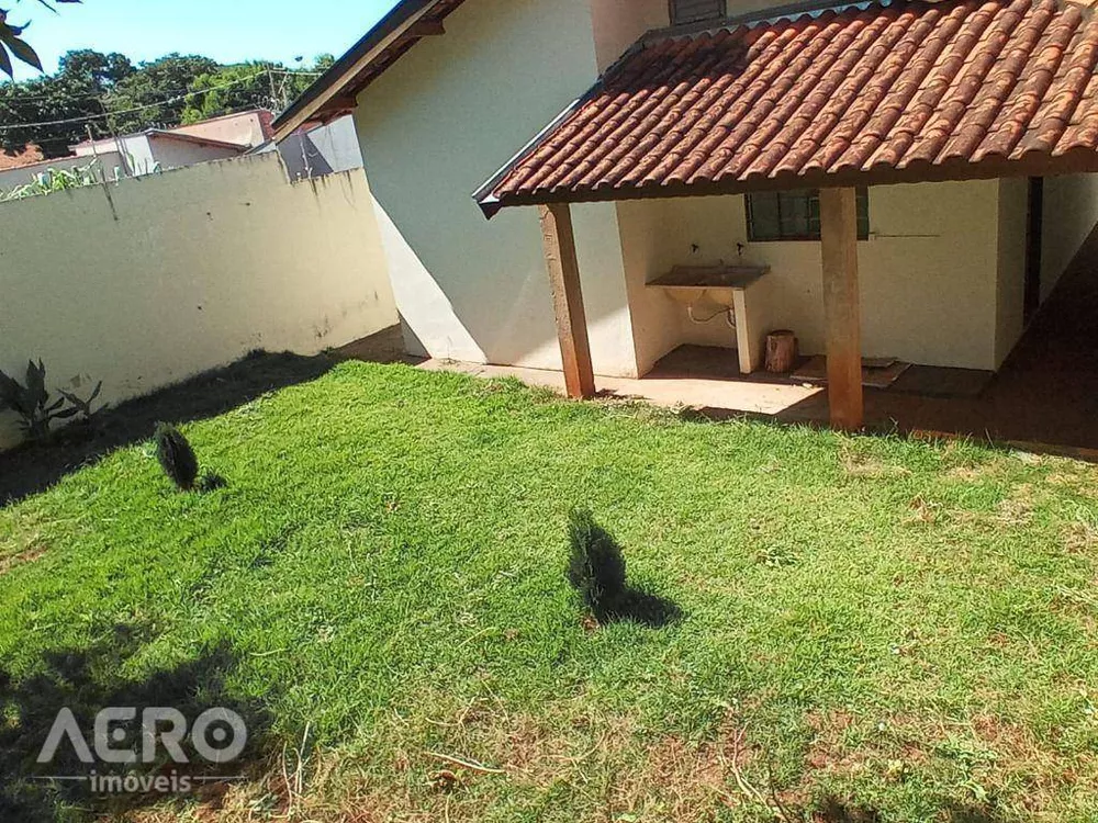 Casa à venda com 2 quartos, 90m² - Foto 3