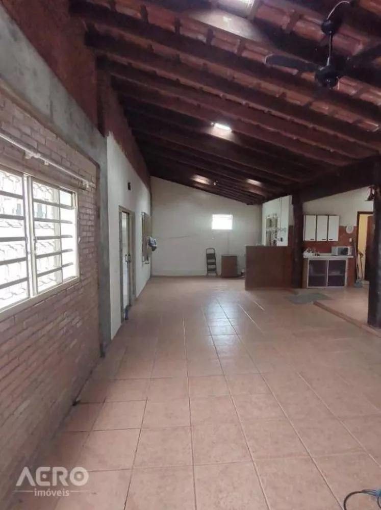 Casa à venda com 2 quartos, 200m² - Foto 4