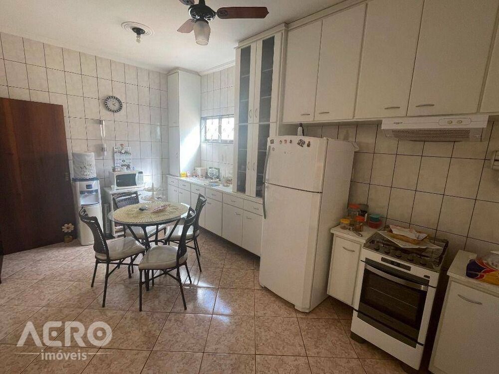 Casa, 3 quartos, 161 m² - Foto 2