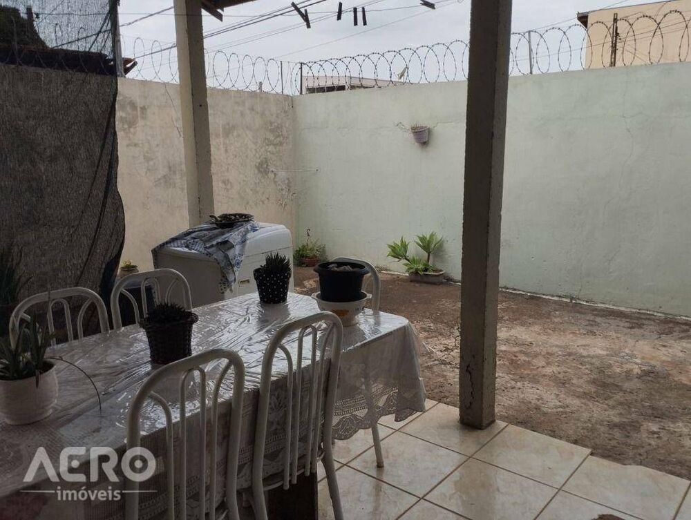 Casa à venda com 2 quartos, 111m² - Foto 4
