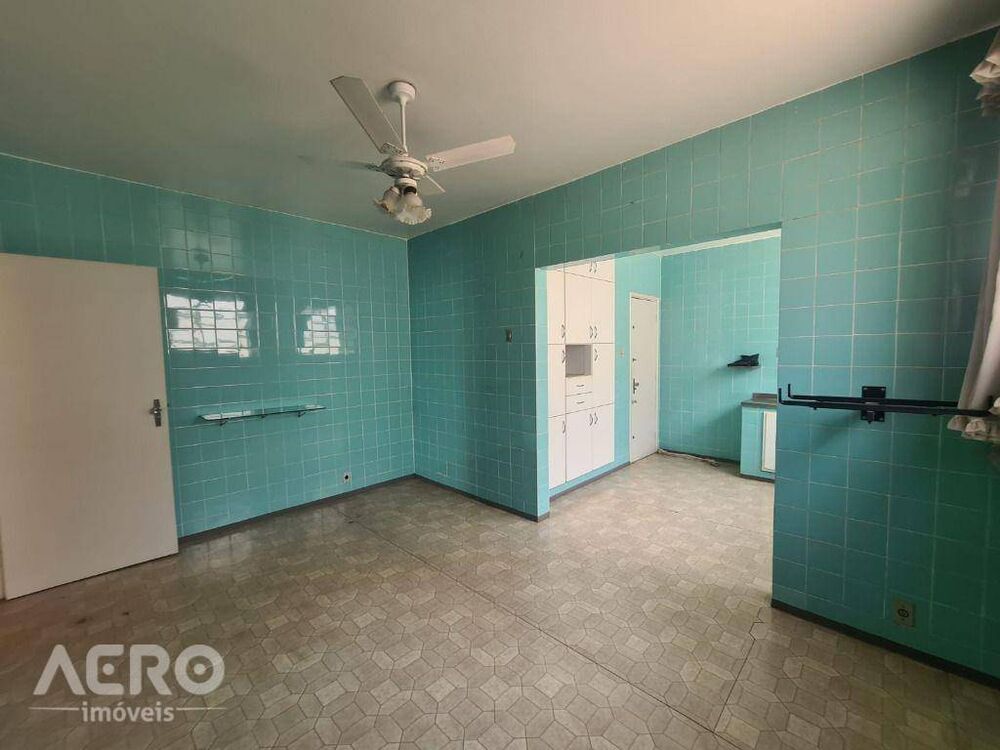 Casa à venda com 4 quartos, 177m² - Foto 13