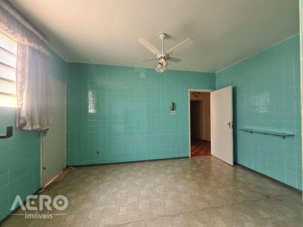 Casa à venda com 4 quartos, 177m² - Foto 2