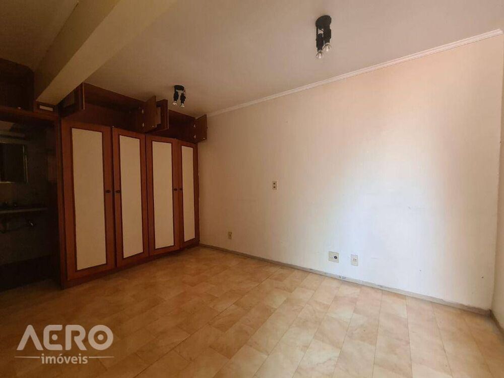 Casa à venda com 4 quartos, 177m² - Foto 4