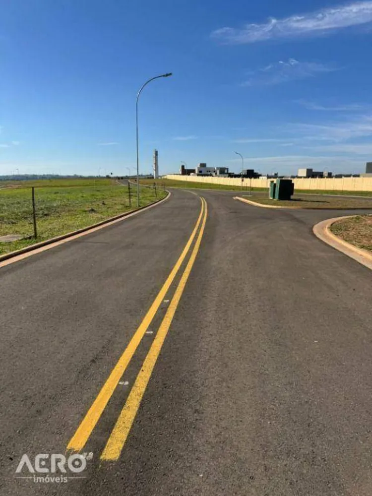Loteamento e Condomínio, 300 m² - Foto 1