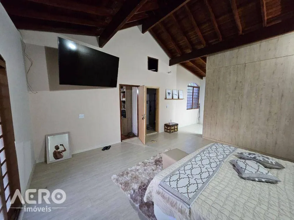 Casa, 5 quartos, 200 m² - Foto 1