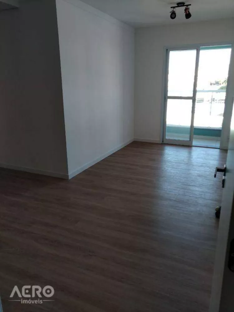 Apartamento à venda com 3 quartos, 68m² - Foto 2