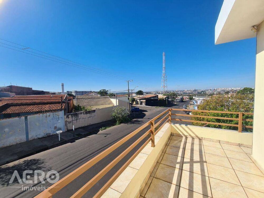 Casa, 3 quartos, 237 m² - Foto 1