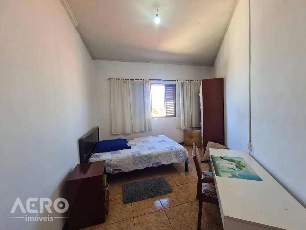 Casa, 3 quartos, 237 m² - Foto 4