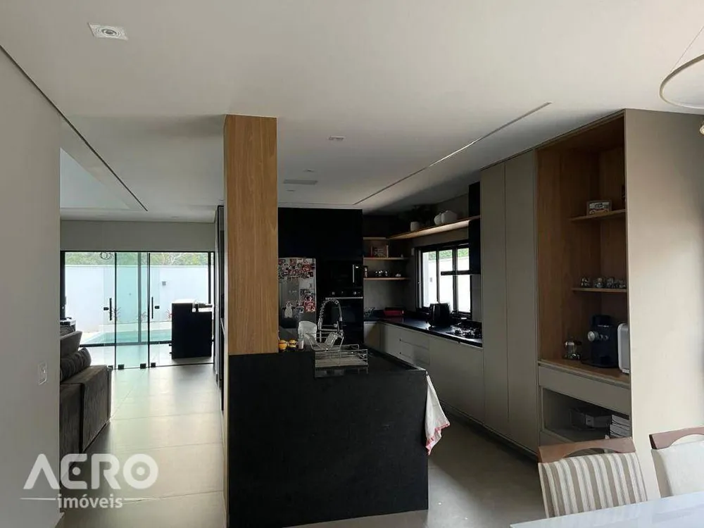 Casa, 5 quartos, 312 m² - Foto 1