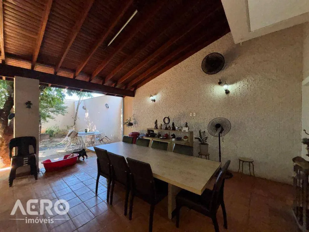 Casa, 4 quartos, 194 m² - Foto 1