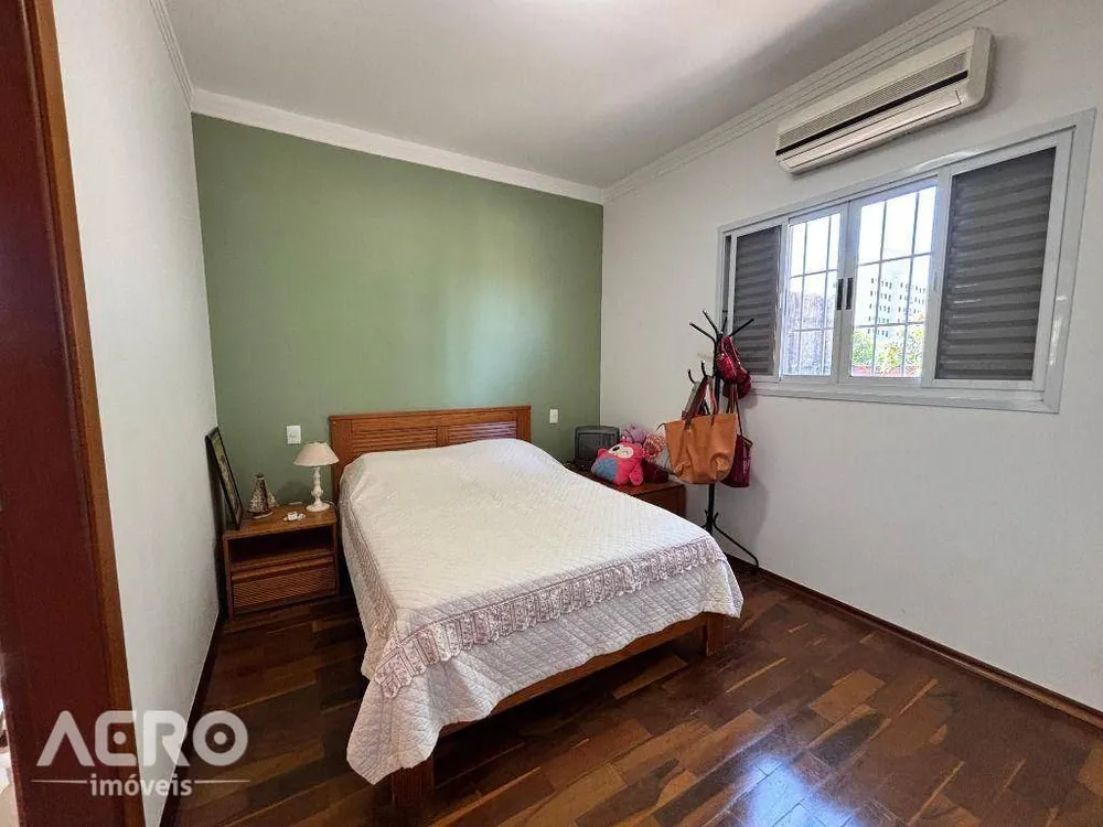 Casa, 4 quartos, 194 m² - Foto 2