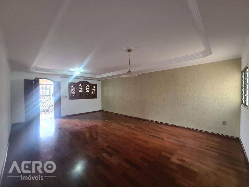 Casa, 3 quartos, 223 m² - Foto 1