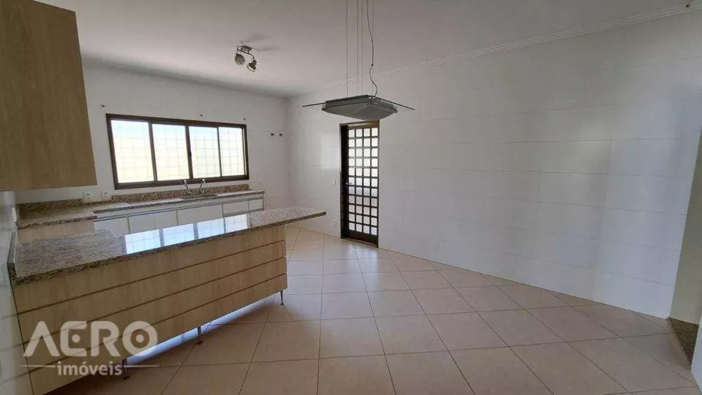 Casa à venda com 3 quartos, 260m² - Foto 4