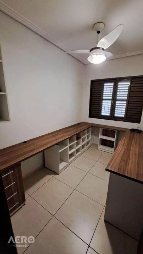 Casa à venda com 3 quartos, 260m² - Foto 8