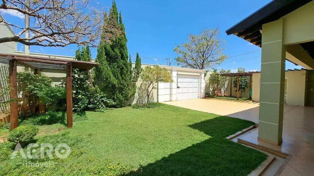 Casa à venda com 3 quartos, 260m² - Foto 2