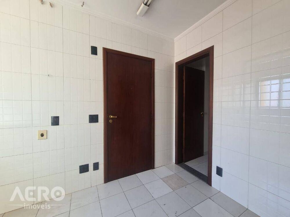 Apartamento à venda com 4 quartos, 200m² - Foto 5