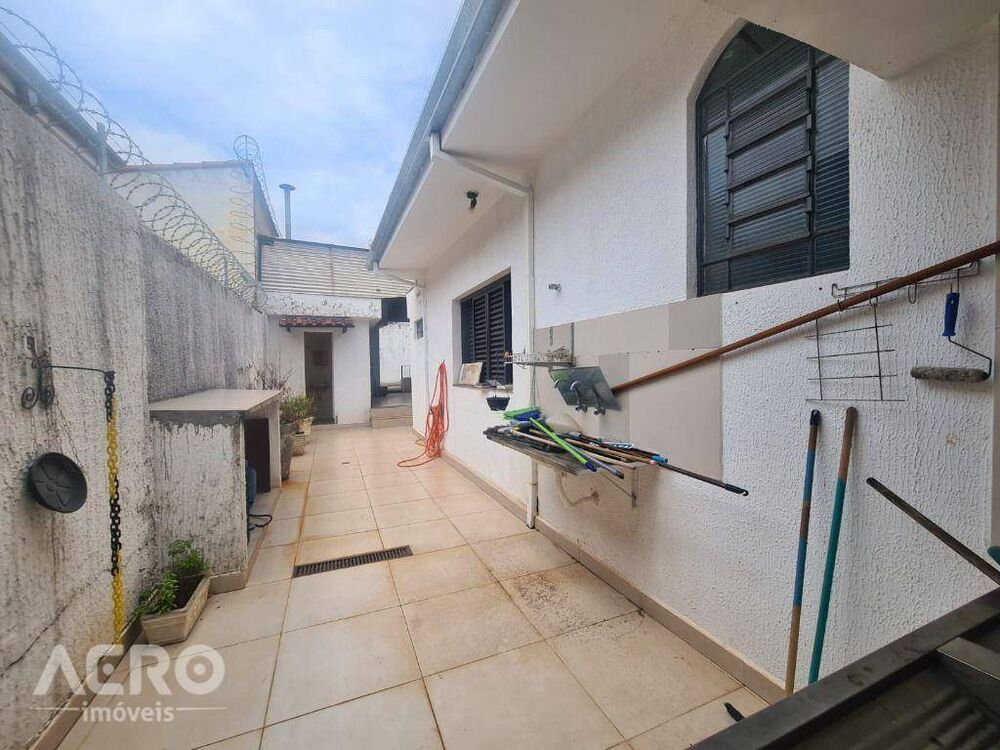 Casa à venda e aluguel com 3 quartos, 300m² - Foto 3