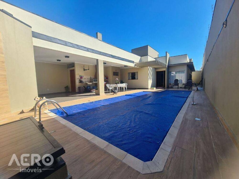 Casa à venda com 3 quartos, 310m² - Foto 2