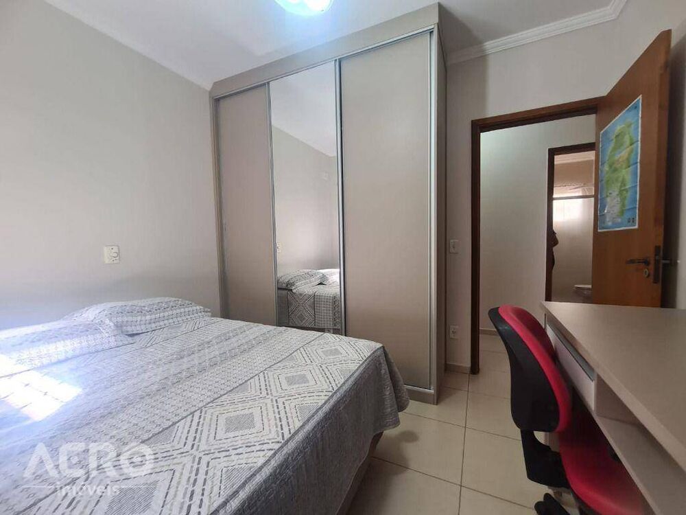Casa à venda com 3 quartos, 310m² - Foto 7