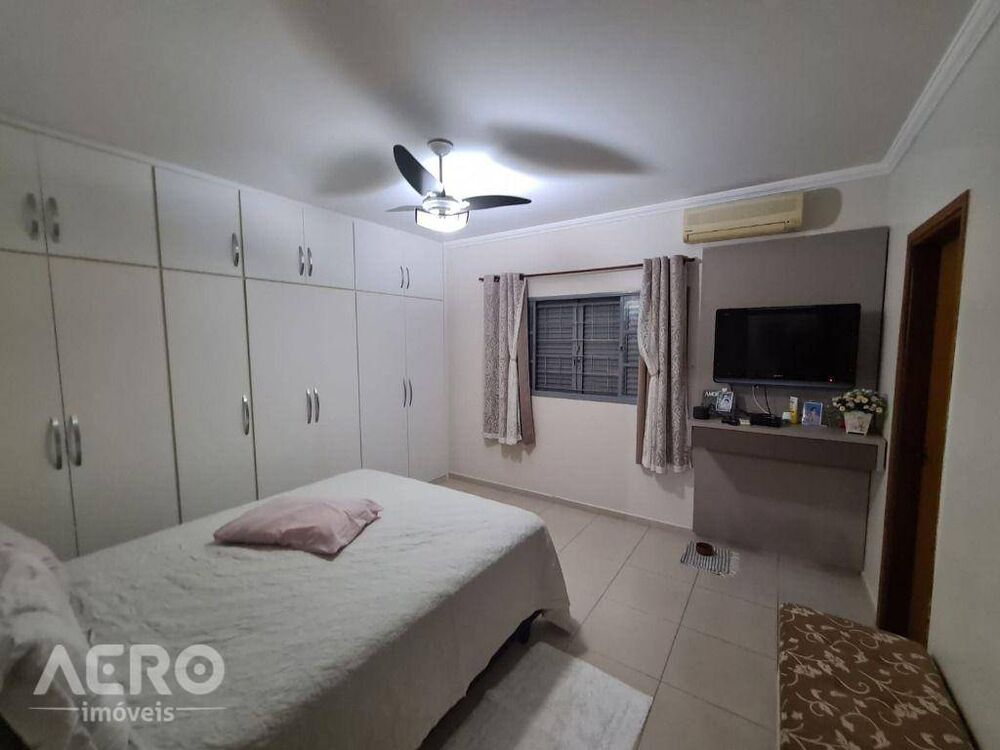 Casa à venda com 3 quartos, 310m² - Foto 3