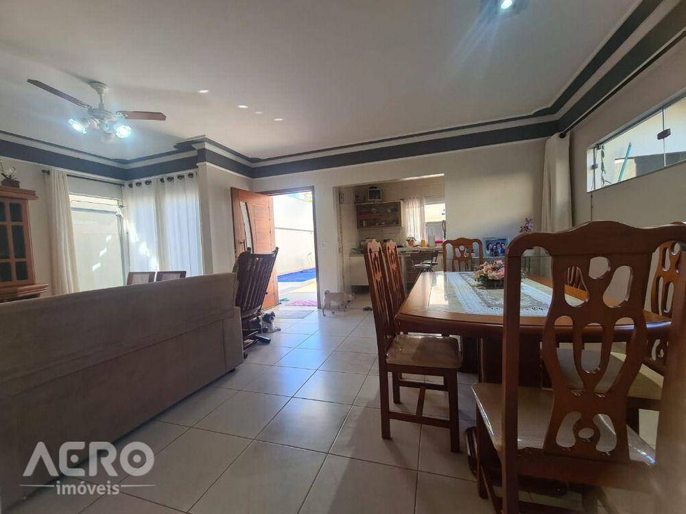 Casa à venda com 3 quartos, 310m² - Foto 15