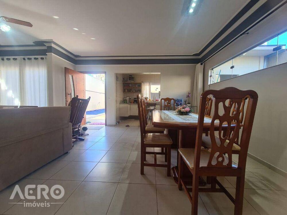 Casa à venda com 3 quartos, 310m² - Foto 16