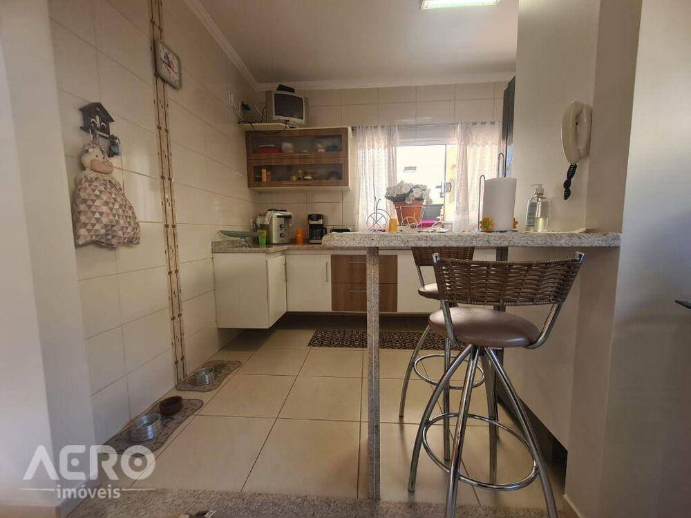 Casa à venda com 3 quartos, 310m² - Foto 9