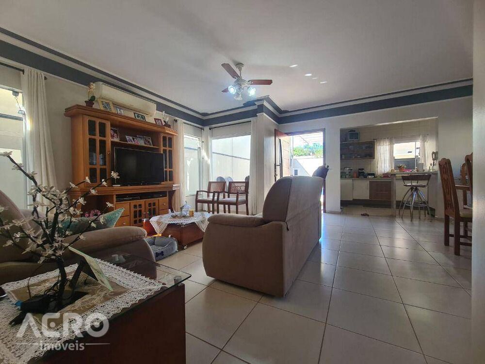 Casa à venda com 3 quartos, 310m² - Foto 11