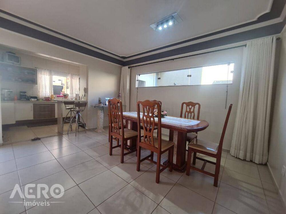 Casa à venda com 3 quartos, 310m² - Foto 10
