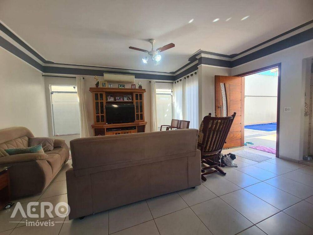 Casa à venda com 3 quartos, 310m² - Foto 14