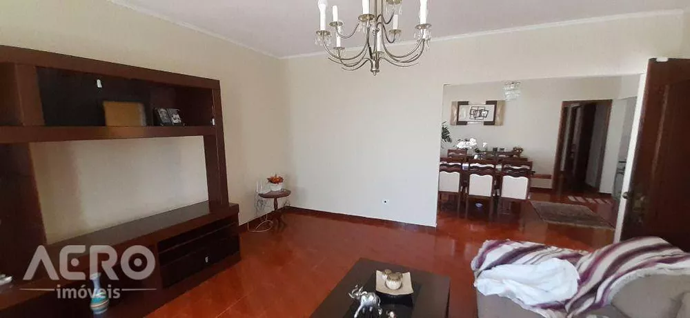 Casa à venda com 3 quartos, 241m² - Foto 5