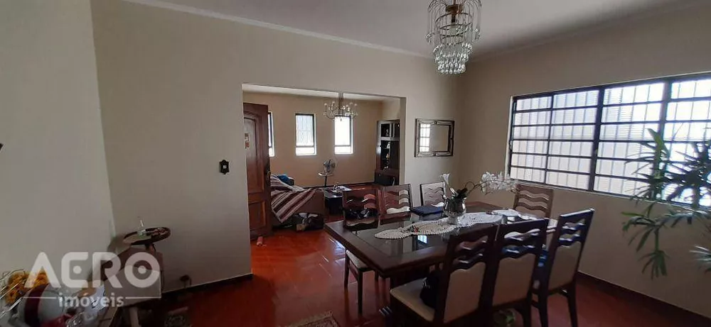 Casa à venda com 3 quartos, 241m² - Foto 4