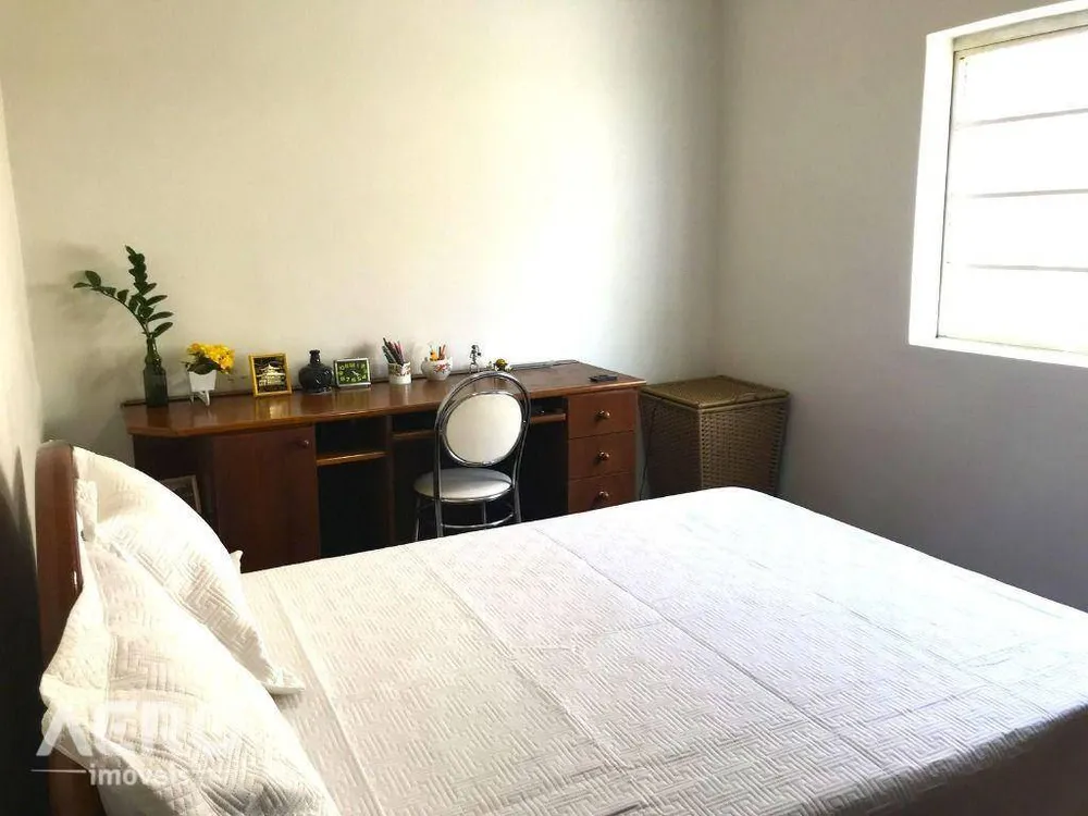 Casa, 3 quartos, 230 m² - Foto 1