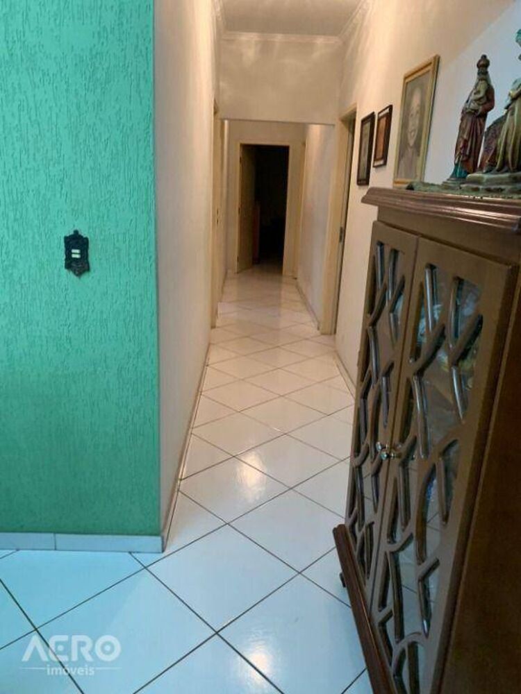 Casa à venda com 3 quartos, 226m² - Foto 2
