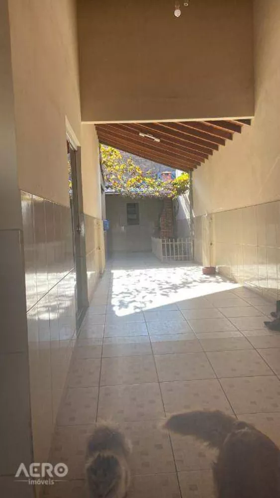 Casa à venda com 4 quartos, 120m² - Foto 2