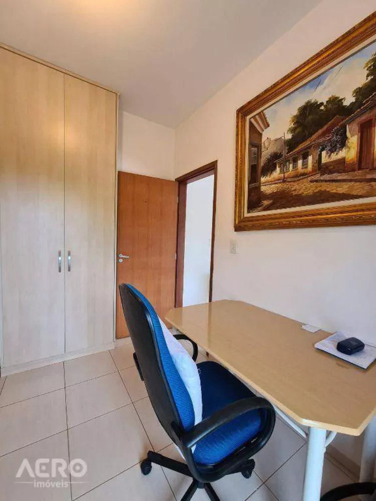 Casa à venda com 4 quartos, 215m² - Foto 13