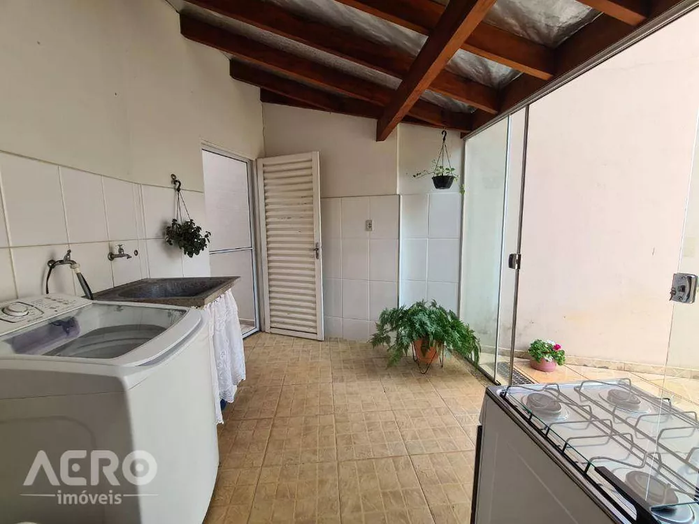 Casa à venda com 4 quartos, 215m² - Foto 8