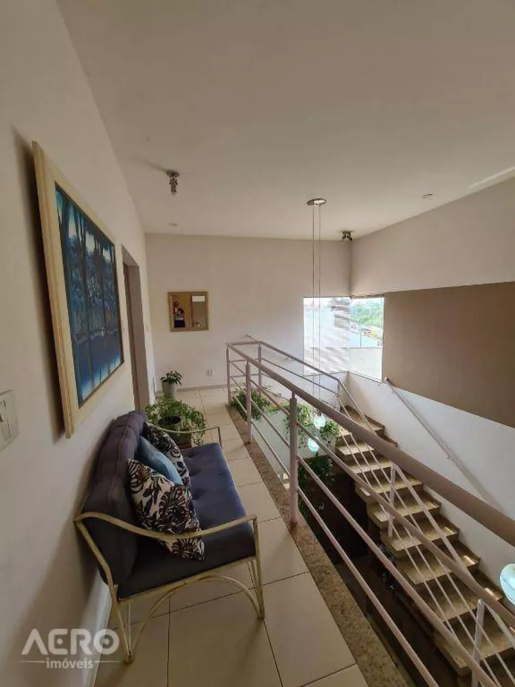 Casa à venda com 4 quartos, 215m² - Foto 14