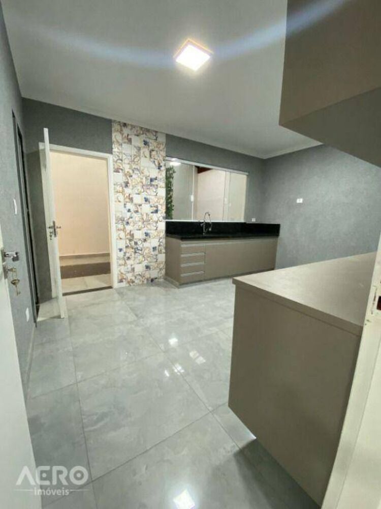 Casa à venda com 3 quartos, 180m² - Foto 1