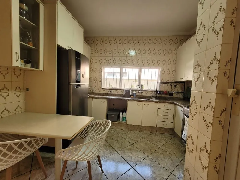 Casa, 3 quartos, 244 m² - Foto 2