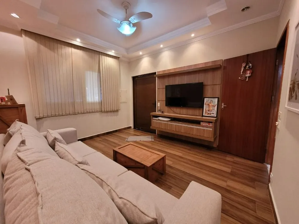 Casa, 3 quartos, 244 m² - Foto 1