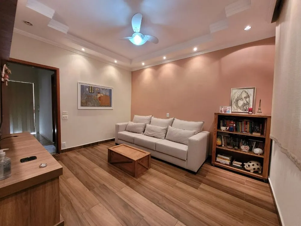 Casa, 3 quartos, 244 m² - Foto 1