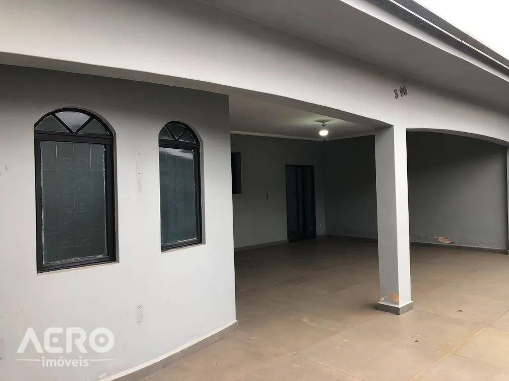 Casa, 4 quartos, 186 m² - Foto 1
