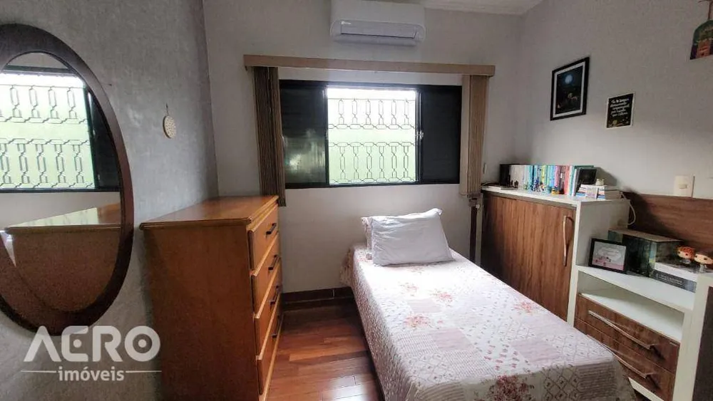 Casa, 4 quartos, 211 m² - Foto 1