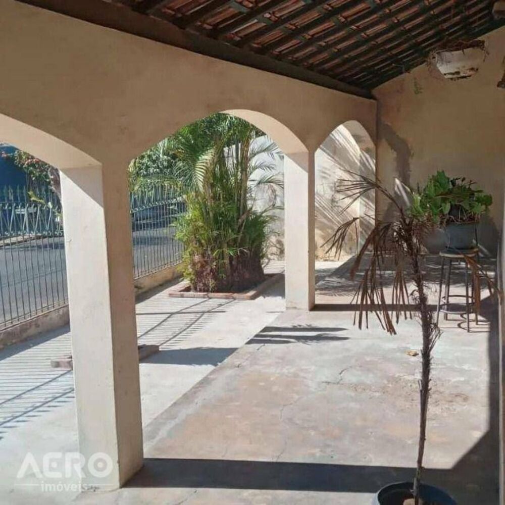 Casa, 3 quartos, 204 m² - Foto 1